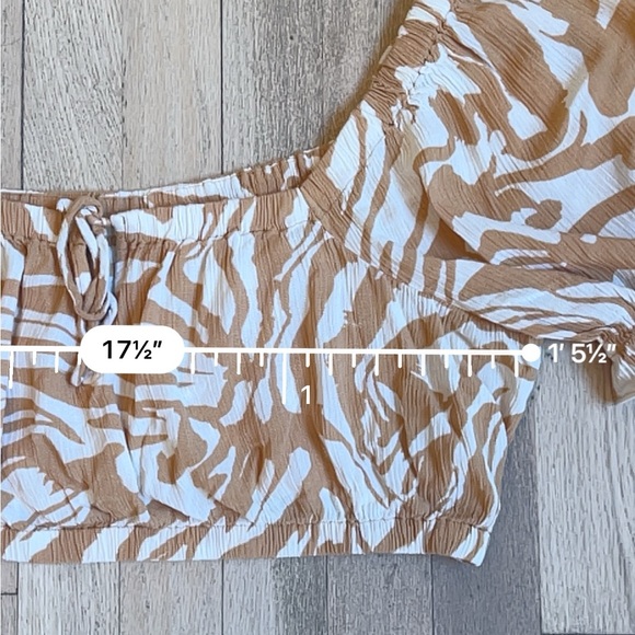 H&M Animal Print Cropped Peasant Top L - Picture 6 of 7